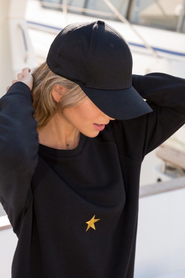 SUDADERA NEGRA ESTRELLA DORADA